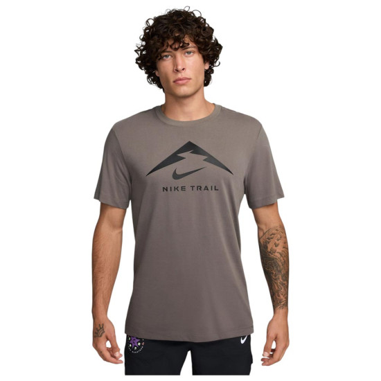 Nike Ανδρική κοντομάνικη μπλούζα Dri-FIT Trail Nike Ανδρική κοντομάνικη μπλούζα Dri-FIT Trail